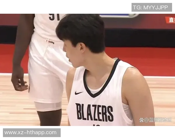 杨瀚森连续三场未能上场比赛仍在替补席上等待机会